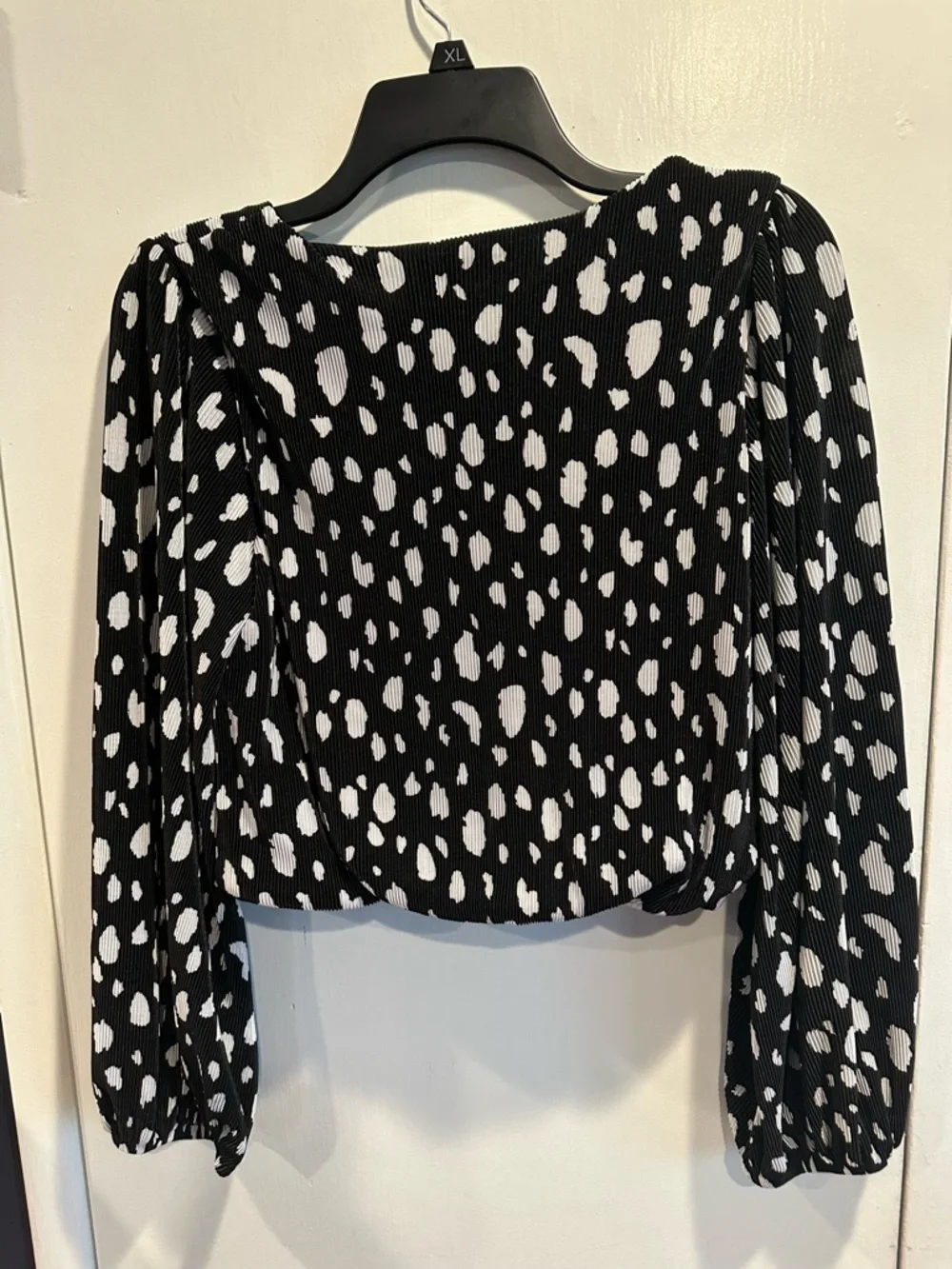 Astr Black and White Cropped V-Neck Long Sleeve Top